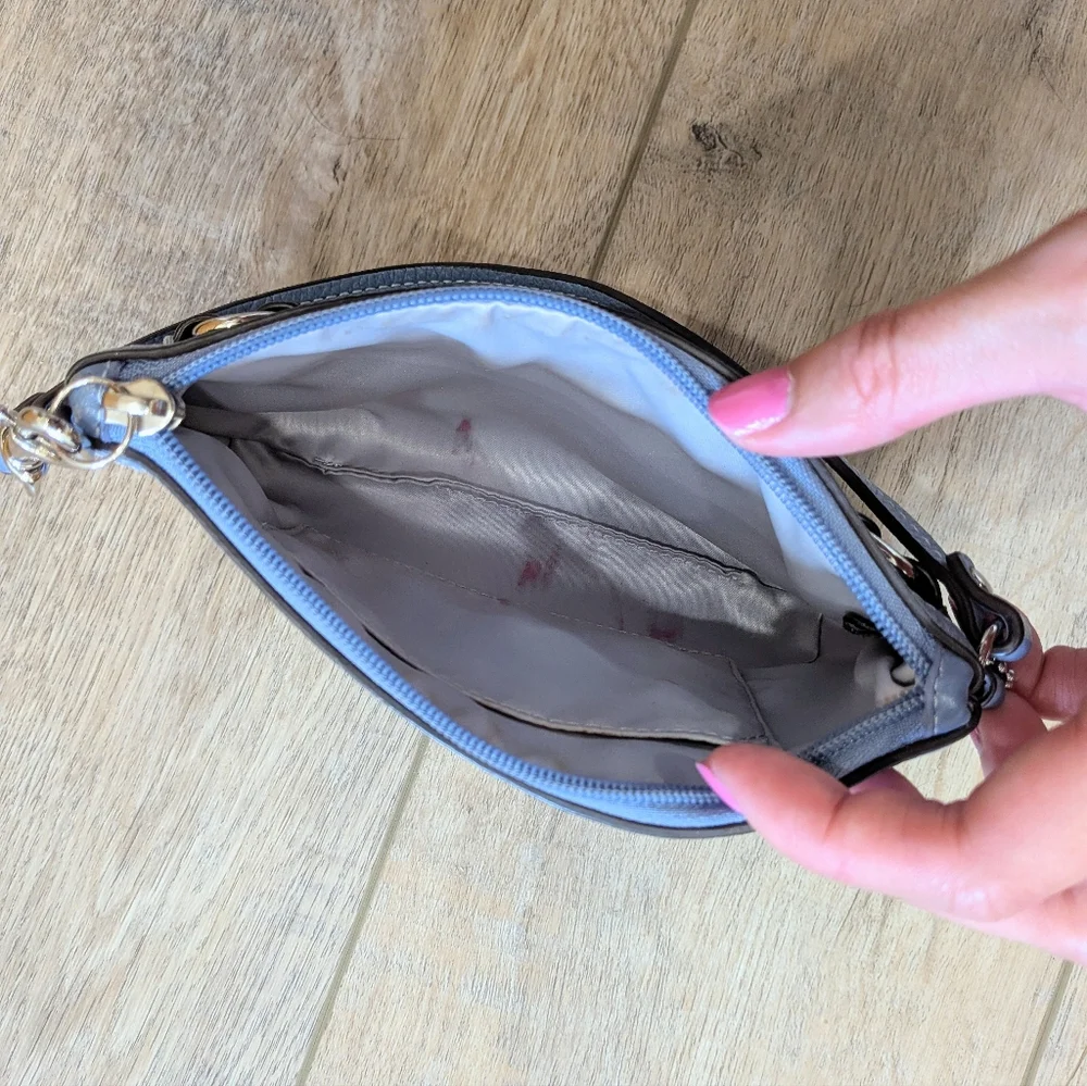 Vintage Y2K Coach Light Blue Leather Wristlet